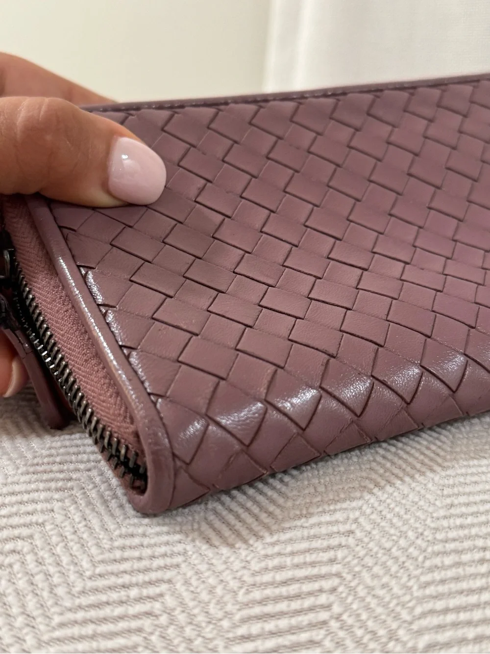 Bottega Veneta Leather Zip Wallet - Mauve